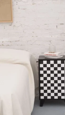 RNT By Really Nice Things Tables De Chevet Table Chevet 1 Porte Laquée Pin Massif Blanc Et Noir. -SURMATELAS Soldes table chevet 1 porte laquee pin massif blanc et noir 2