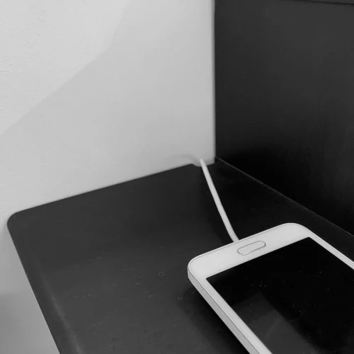 WOODEK Tables De Chevet Table De Chevet Avec étagère Sur Le Côté Gauche En Hêtre Noir 8 WOODEK Tables De Chevet Table De Chevet Avec étagère Sur Le Côté Gauche En Hêtre Noir – Image 6