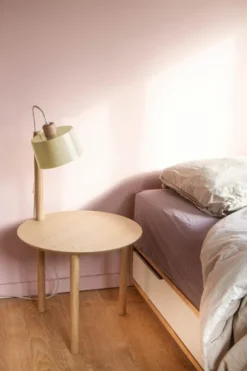 DIZY Design Tables De Chevet Table De Chevet Avec Lampe En Chêne Et Métal Laiton -SURMATELAS Soldes table de chevet avec lampe en chene et metal laiton 3