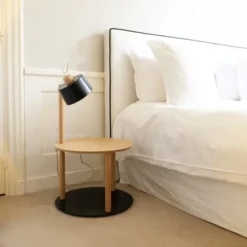 DIZY Design Tables De Chevet Good Is Beautiful Table De Chevet Avec Lampe En Chêne Et Métal Noir -SURMATELAS Soldes table de chevet avec lampe en chene et metal noir 2