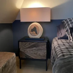 Now’s Home Tables De Chevet Table De Chevet En Métal Noir Et Porte En Teck Recyclé -SURMATELAS Soldes table de chevet en metal noir et porte en teck recycle 1