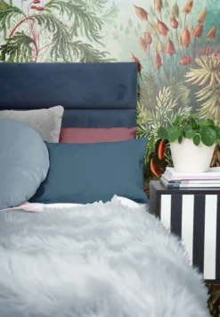 RNT By Really Nice Things Têtes De Lit Tête De Lit En Contreplaqué Et Velours Bleu. 9 RNT By Really Nice Things Têtes De Lit Tête De Lit En Contreplaqué Et Velours Bleu. -SURMATELAS Soldes tete de lit en contreplaque et velours bleu 1