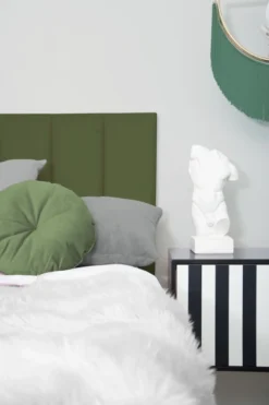 RNT By Really Nice Things Têtes De Lit Tête De Lit En Contreplaqué Et Velours En Couleur Vert Sauge. -SURMATELAS Soldes tete de lit en contreplaque et velours en couleur vert sauge 1