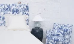 RNT By Really Nice Things Têtes De Lit Tête De Lit En Velours Et Mousse Imprimé à Safari Bleu Et Blanc. -SURMATELAS Soldes tete de lit en velours et mousse imprime a safari bleu et blanc 2